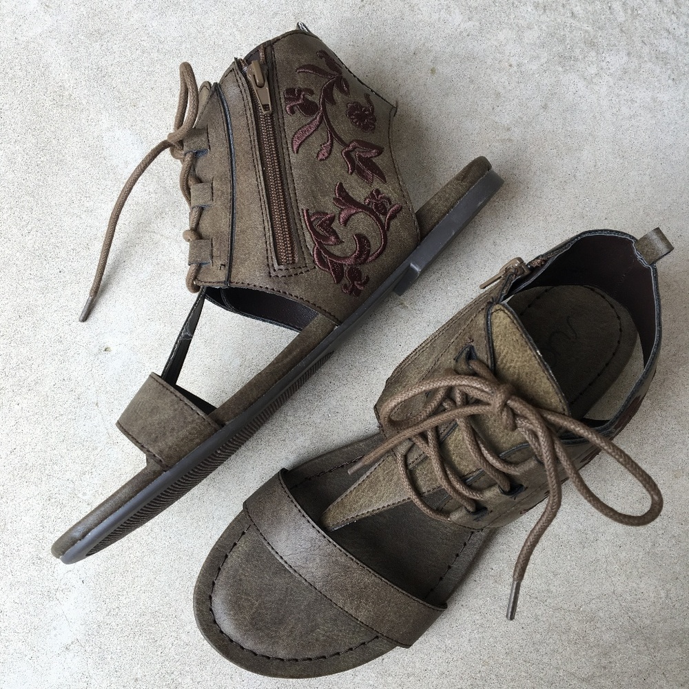 New - Sugar Boho Embroidered Sandals - Size 7